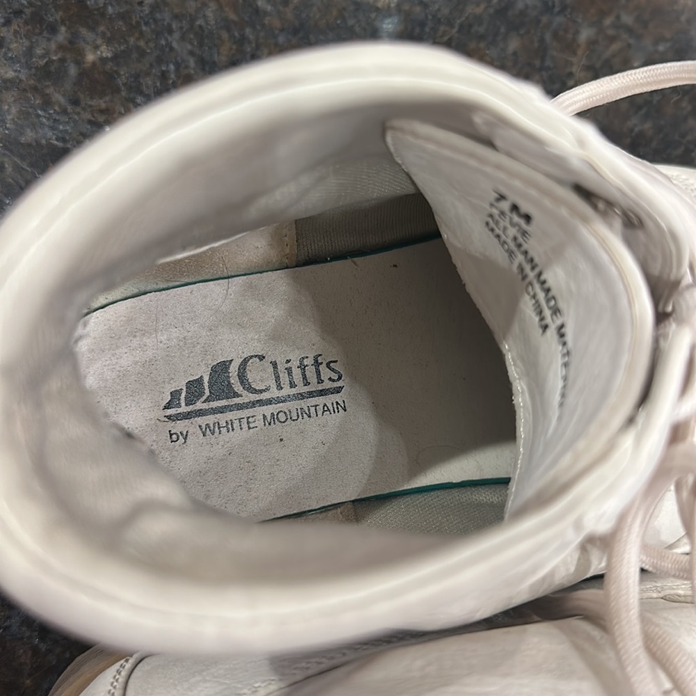 CLIFFS - Picture 7 of 7